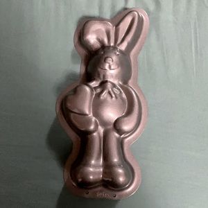 Vintage Bunny with Heart Cake pan